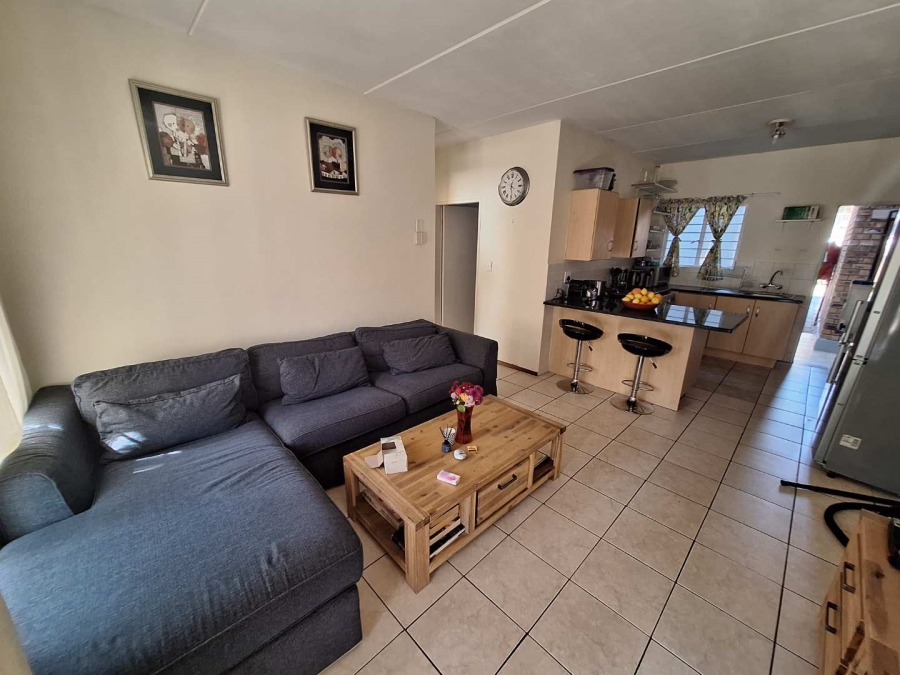 2 Bedroom Property for Sale in Wilgeheuwel Gauteng