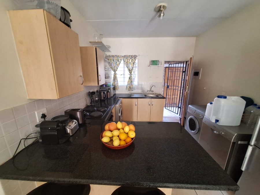 2 Bedroom Property for Sale in Wilgeheuwel Gauteng