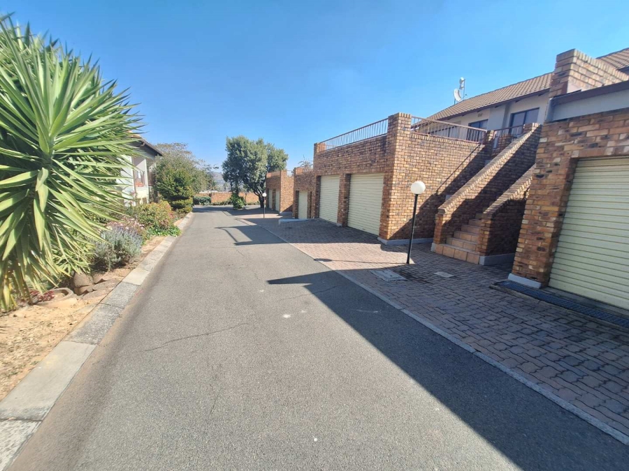 2 Bedroom Property for Sale in Wilgeheuwel Gauteng