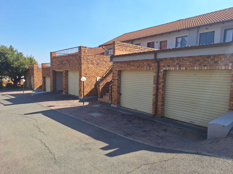 2 Bedroom Property for Sale in Wilgeheuwel Gauteng