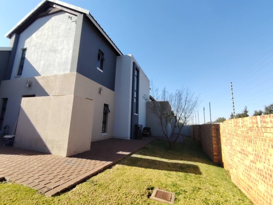 To Let 4 Bedroom Property for Rent in Midstream Meadows Gauteng