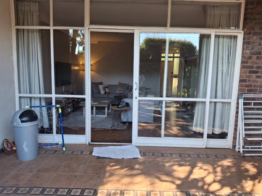 To Let 3 Bedroom Property for Rent in Benmore Gardens Gauteng
