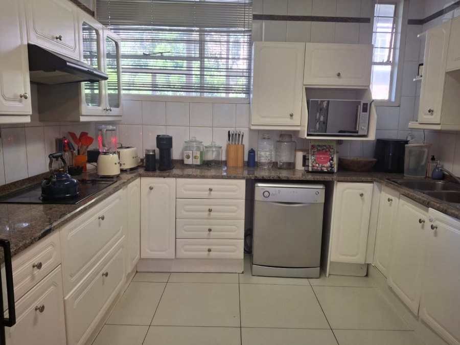 To Let 3 Bedroom Property for Rent in Benmore Gardens Gauteng