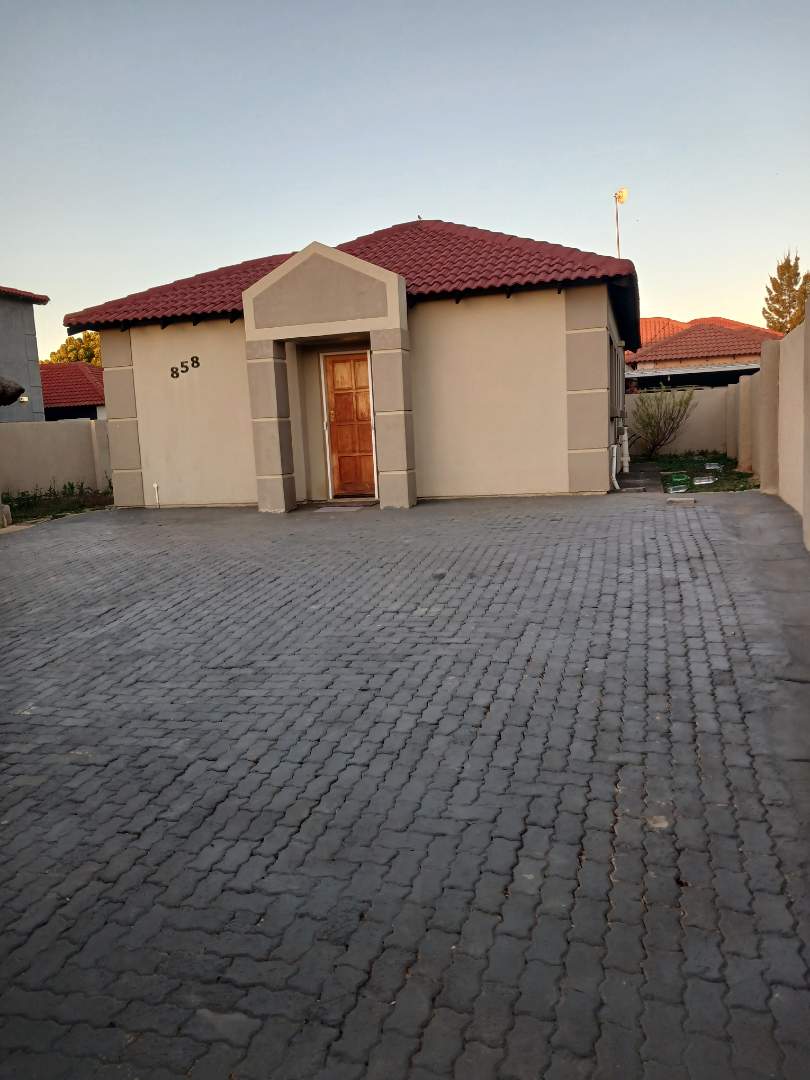 To Let 3 Bedroom Property for Rent in Nkwe Estate Gauteng