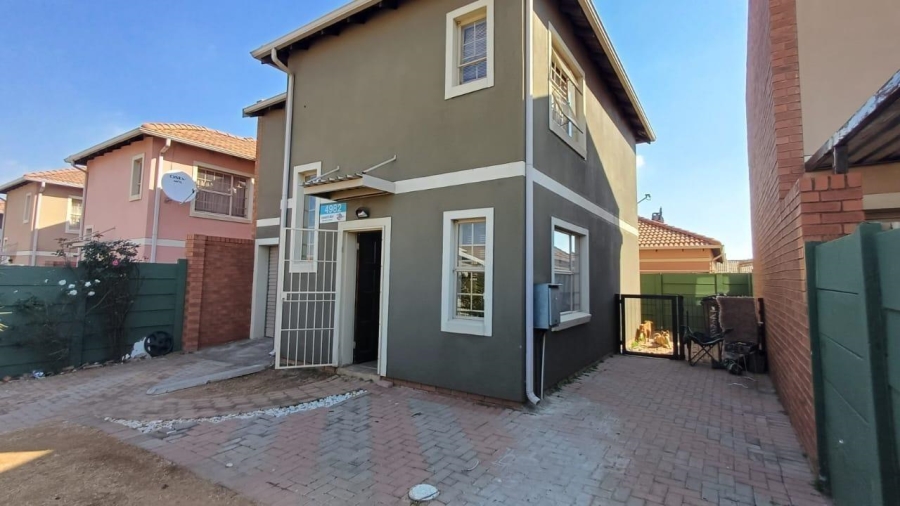 3 Bedroom Property for Sale in Albertsdal Gauteng