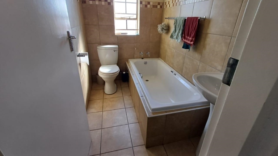 3 Bedroom Property for Sale in Albertsdal Gauteng