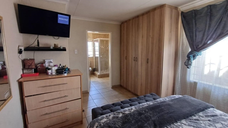 3 Bedroom Property for Sale in Albertsdal Gauteng