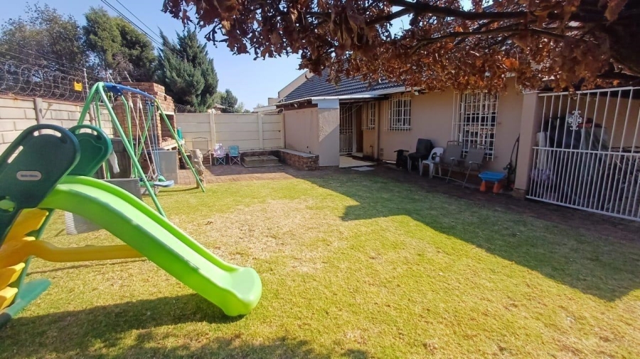 2 Bedroom Property for Sale in Albertsdal Gauteng