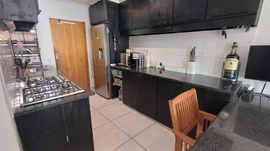 2 Bedroom Property for Sale in Albertsdal Gauteng