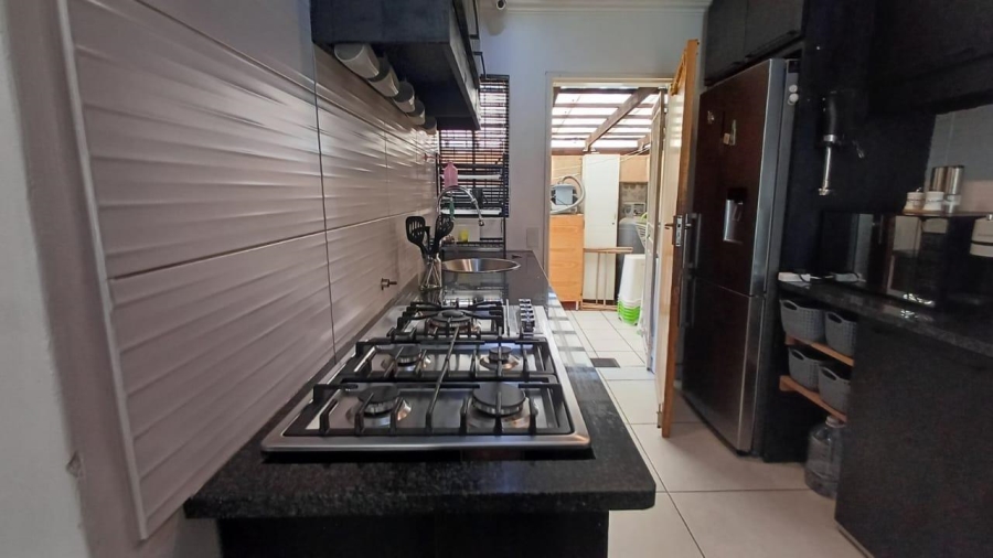 2 Bedroom Property for Sale in Albertsdal Gauteng