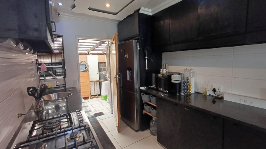 2 Bedroom Property for Sale in Albertsdal Gauteng