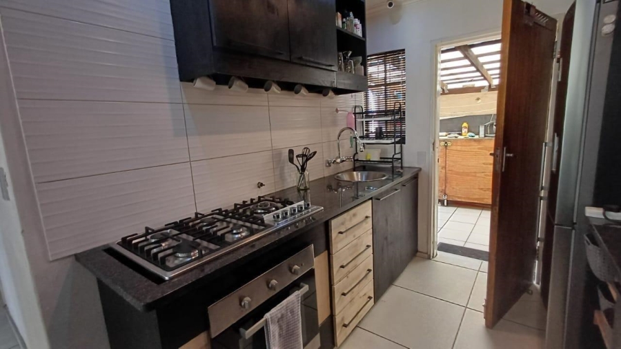 2 Bedroom Property for Sale in Albertsdal Gauteng