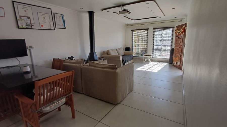 2 Bedroom Property for Sale in Albertsdal Gauteng