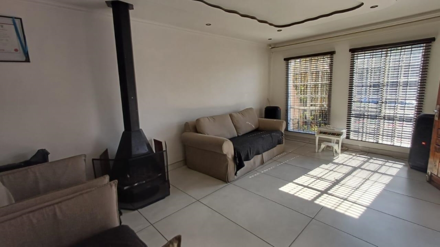 2 Bedroom Property for Sale in Albertsdal Gauteng