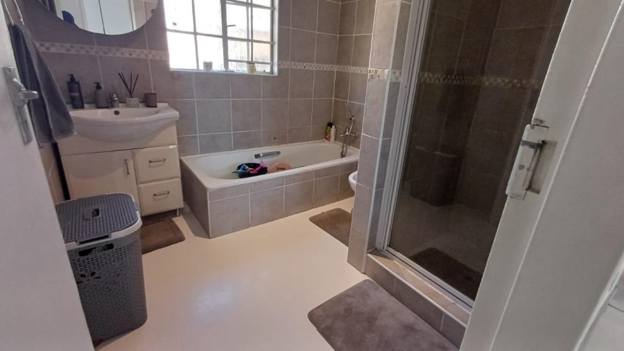 2 Bedroom Property for Sale in Albertsdal Gauteng
