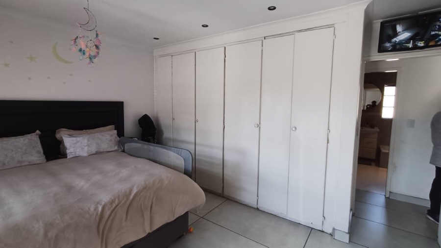 2 Bedroom Property for Sale in Albertsdal Gauteng