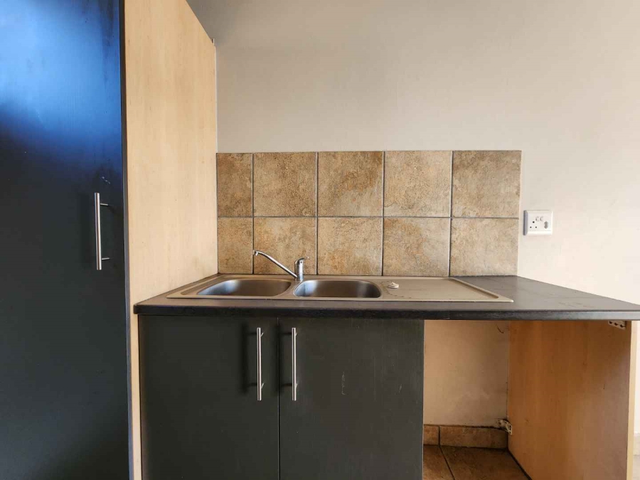To Let 2 Bedroom Property for Rent in Rooihuiskraal Gauteng