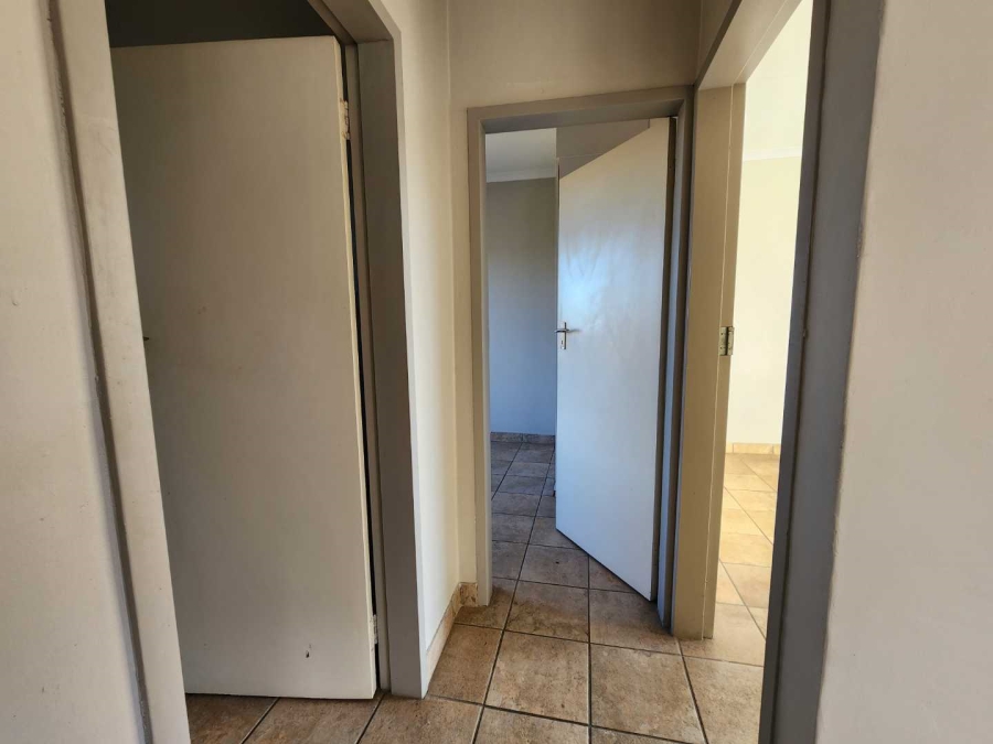 To Let 2 Bedroom Property for Rent in Rooihuiskraal Gauteng