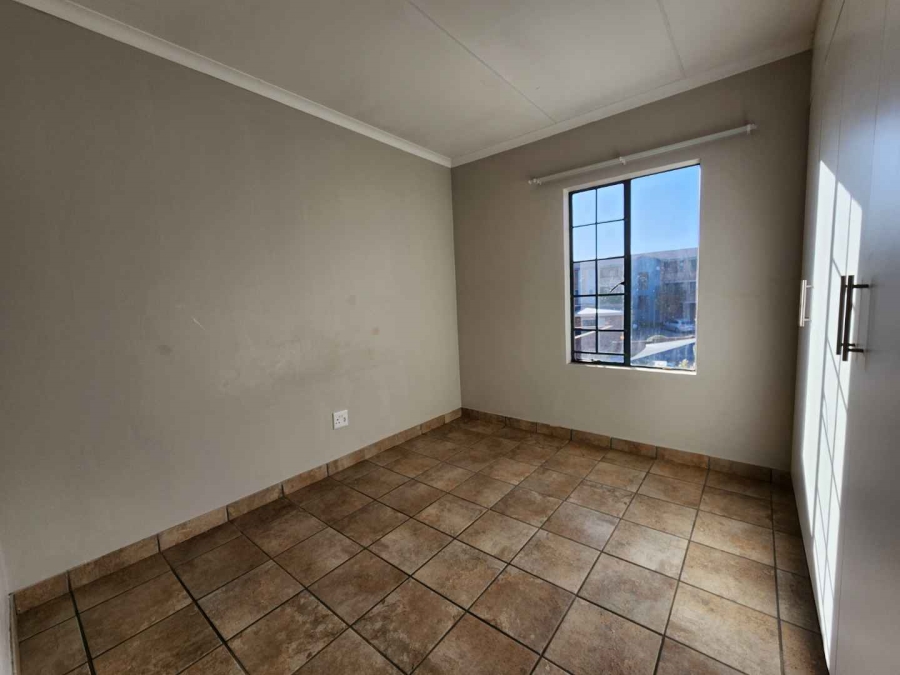 To Let 2 Bedroom Property for Rent in Rooihuiskraal Gauteng