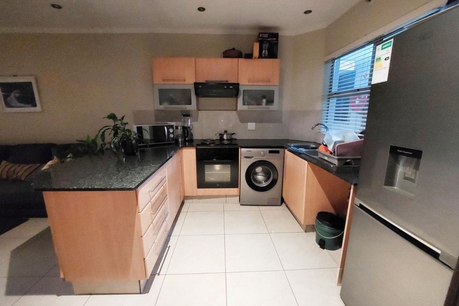 To Let 1 Bedroom Property for Rent in Sandhurst Gauteng