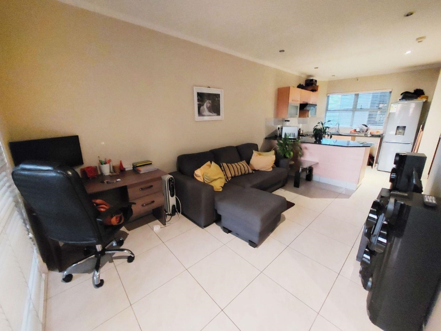 To Let 1 Bedroom Property for Rent in Sandhurst Gauteng
