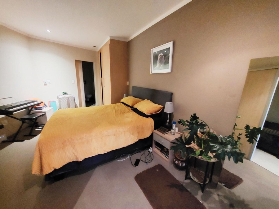 To Let 1 Bedroom Property for Rent in Sandhurst Gauteng