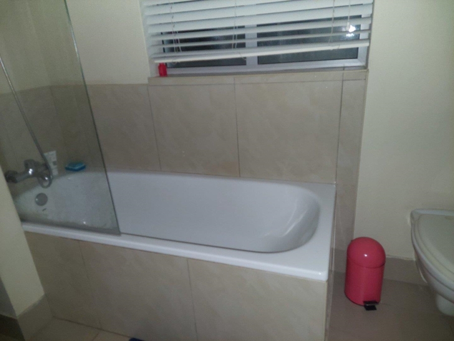 To Let 1 Bedroom Property for Rent in Sandhurst Gauteng