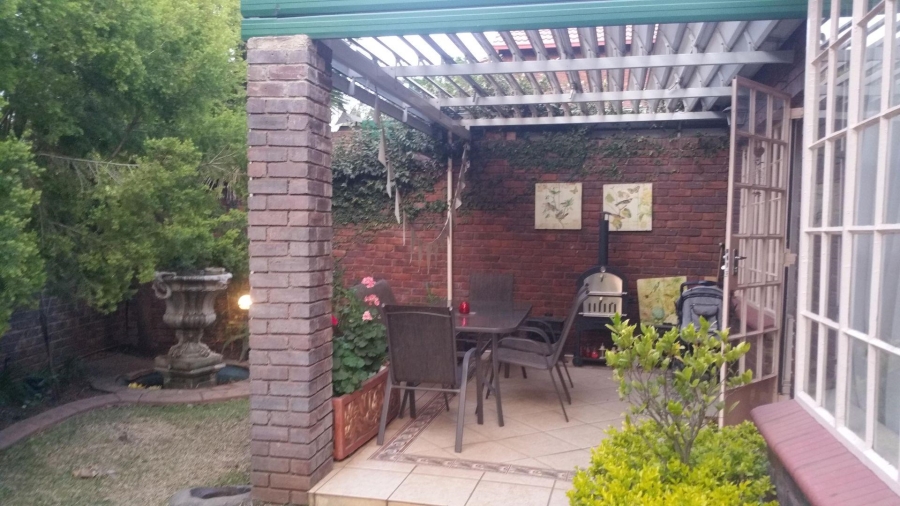 3 Bedroom Property for Sale in Eldoraigne Gauteng