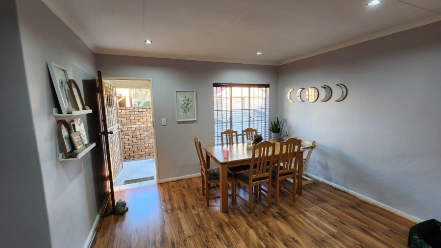 To Let 2 Bedroom Property for Rent in Eldoraigne Gauteng
