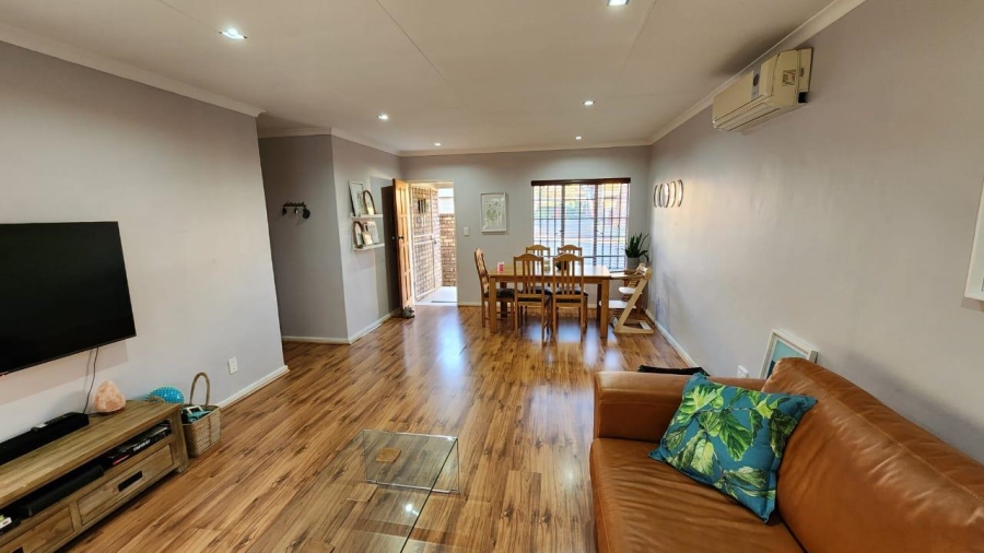 To Let 2 Bedroom Property for Rent in Eldoraigne Gauteng