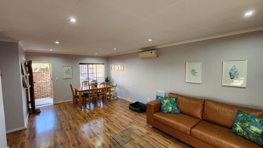 To Let 2 Bedroom Property for Rent in Eldoraigne Gauteng