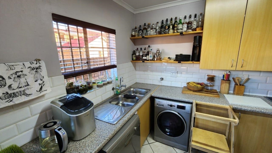 To Let 2 Bedroom Property for Rent in Eldoraigne Gauteng
