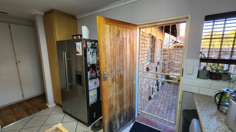 To Let 2 Bedroom Property for Rent in Eldoraigne Gauteng