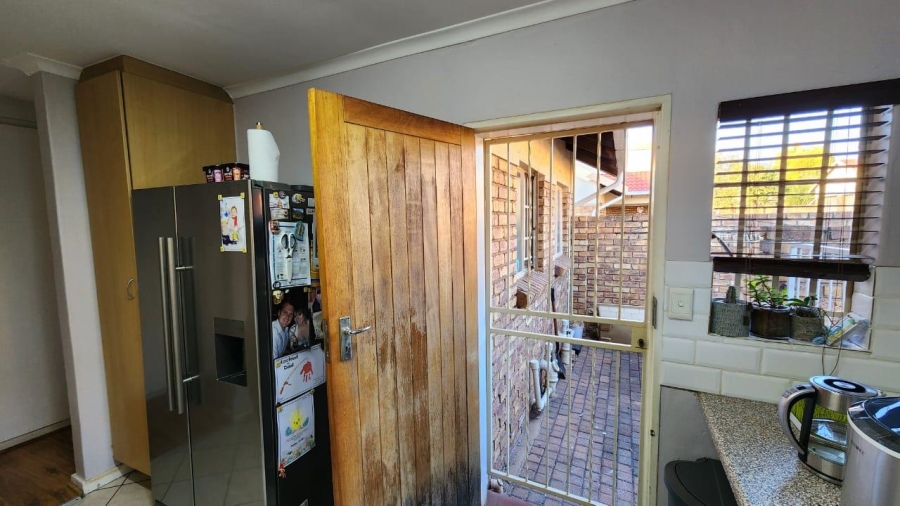 To Let 2 Bedroom Property for Rent in Eldoraigne Gauteng