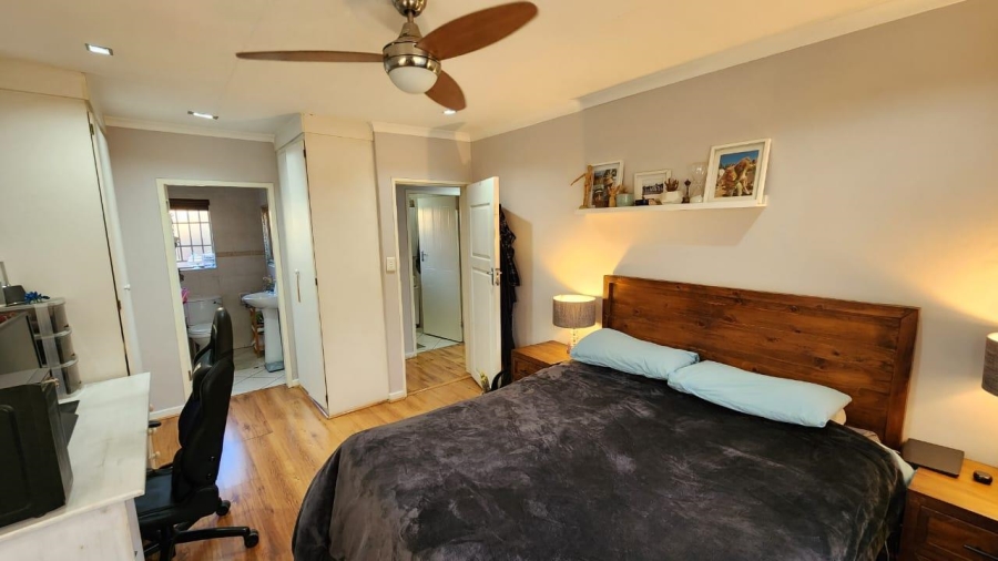 To Let 2 Bedroom Property for Rent in Eldoraigne Gauteng