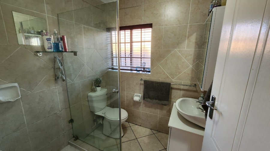 To Let 2 Bedroom Property for Rent in Eldoraigne Gauteng