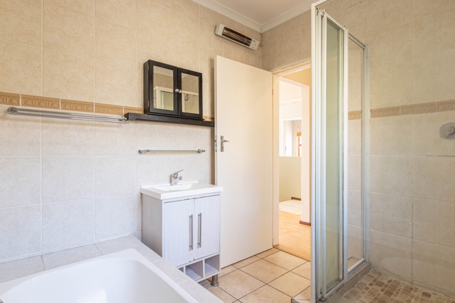 3 Bedroom Property for Sale in Radiokop Gauteng