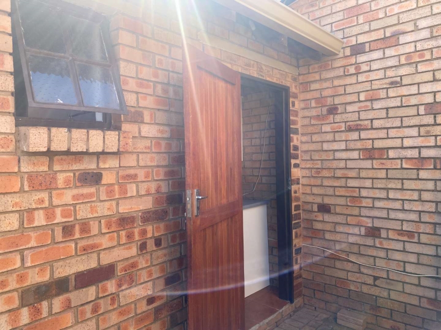 To Let 1 Bedroom Property for Rent in Allens Nek Gauteng