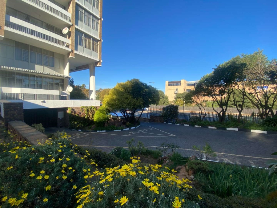 To Let 2 Bedroom Property for Rent in Parktown Gauteng