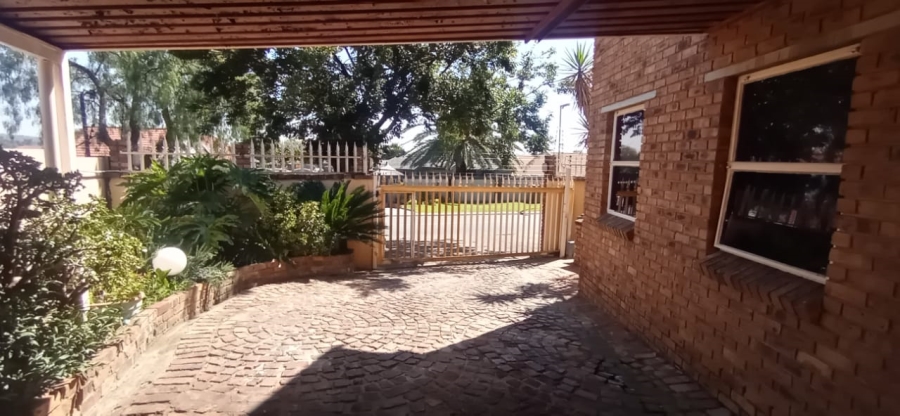 4 Bedroom Property for Sale in Elandspark Gauteng