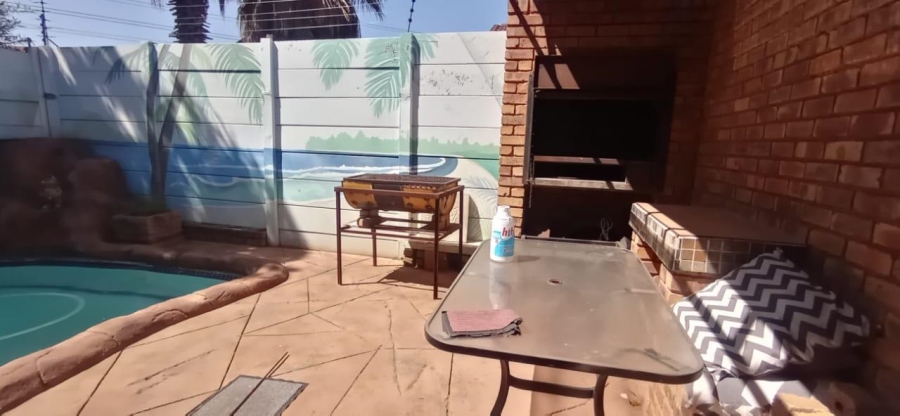 4 Bedroom Property for Sale in Elandspark Gauteng