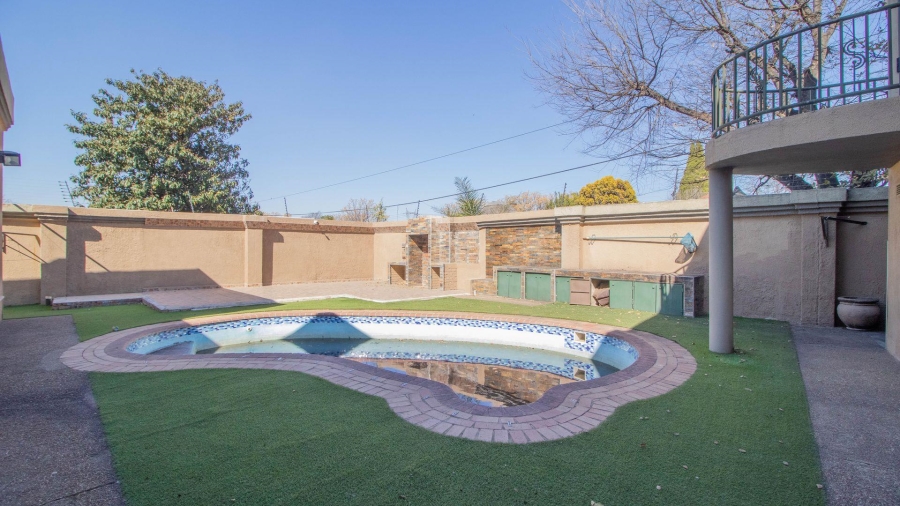 4 Bedroom Property for Sale in Mackenzie Park Gauteng