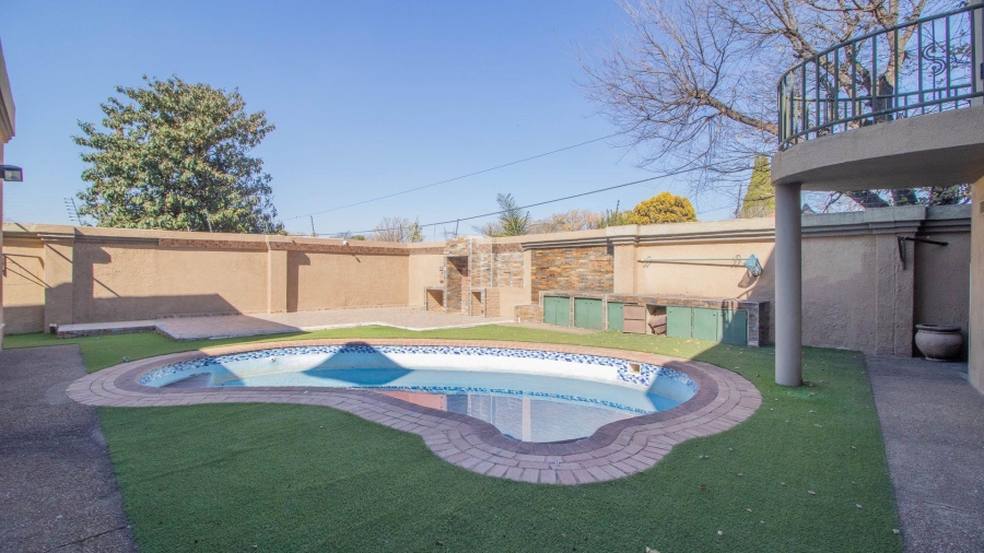 4 Bedroom Property for Sale in Mackenzie Park Gauteng