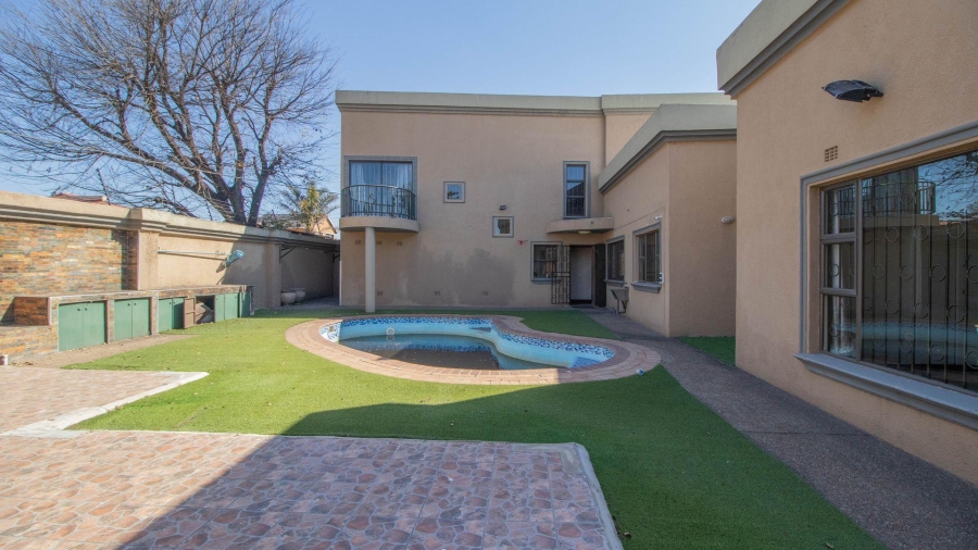 4 Bedroom Property for Sale in Mackenzie Park Gauteng