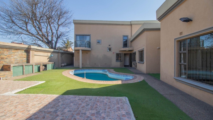 4 Bedroom Property for Sale in Mackenzie Park Gauteng
