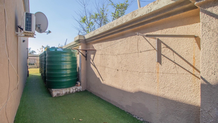 4 Bedroom Property for Sale in Mackenzie Park Gauteng