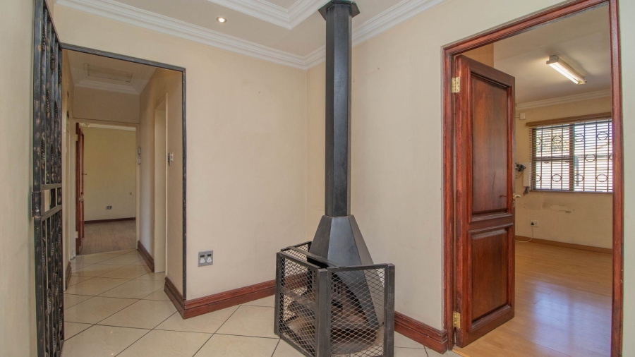 4 Bedroom Property for Sale in Mackenzie Park Gauteng