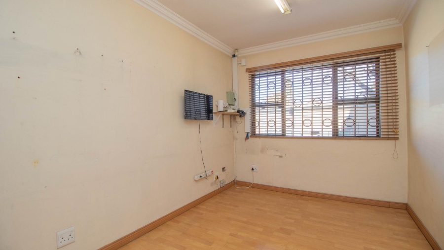 4 Bedroom Property for Sale in Mackenzie Park Gauteng
