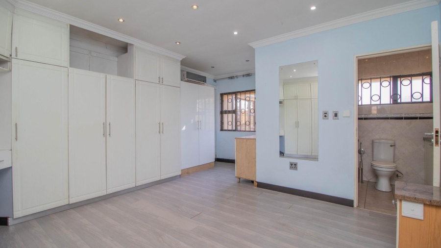4 Bedroom Property for Sale in Mackenzie Park Gauteng