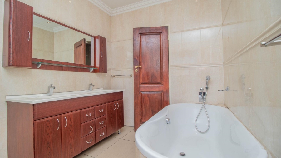 4 Bedroom Property for Sale in Mackenzie Park Gauteng